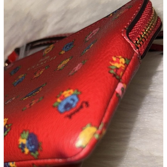 Women's Coach Floral Print Wristlet Small Red EUC - Picture 8 of 10